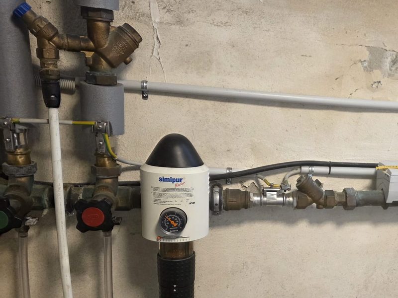 Filtre et réducteur de pression avec manomètre à l'arrivée d'eau d'un immeuble